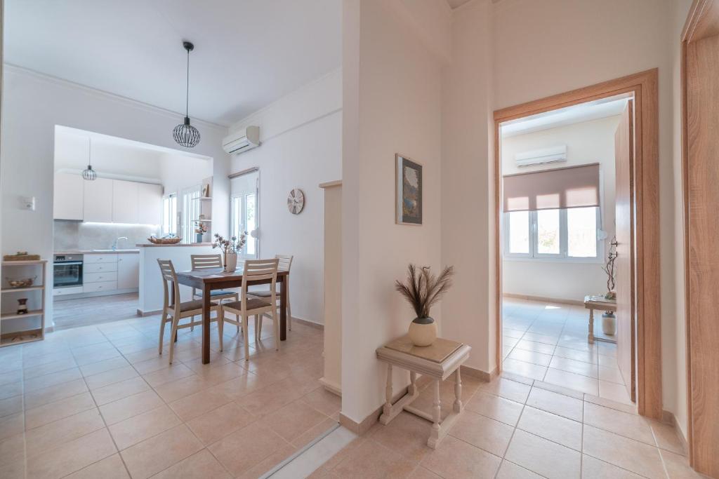 Stylish Central Renovated Apartment