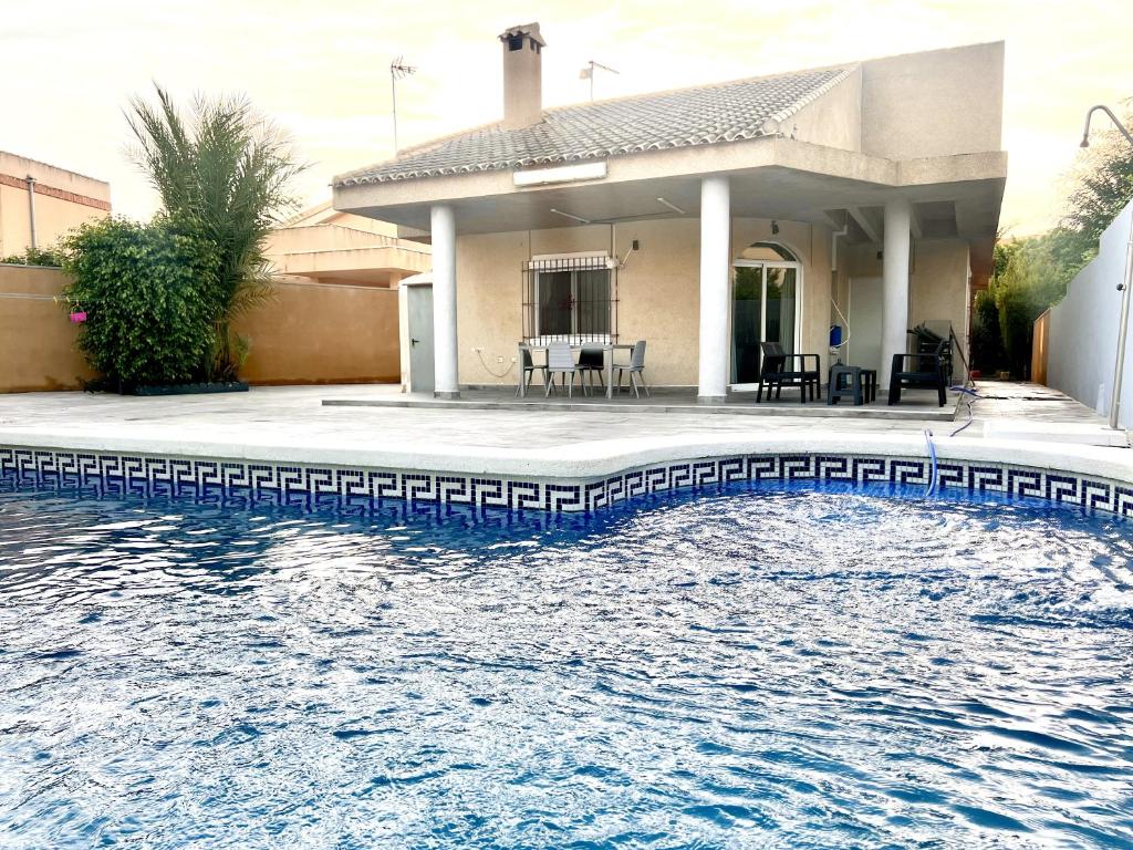 CHALET CON PISCINA A 100m DE LA PLAYA LA MANGA