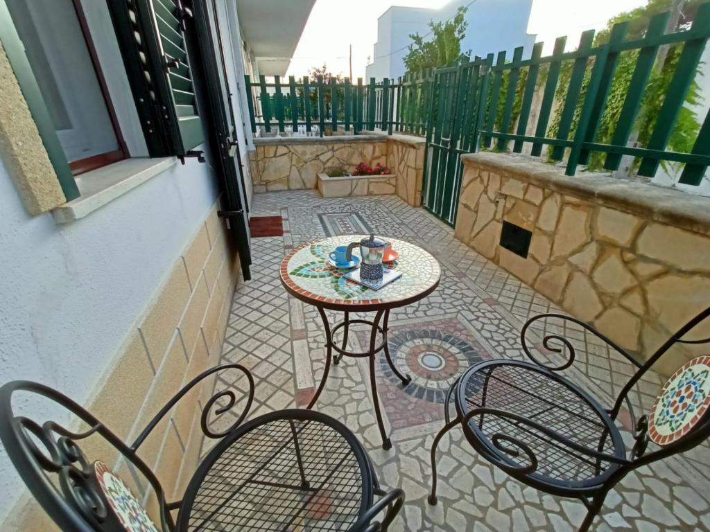 Villetta "Poesia" a 50 m dal mare con giardino e parking