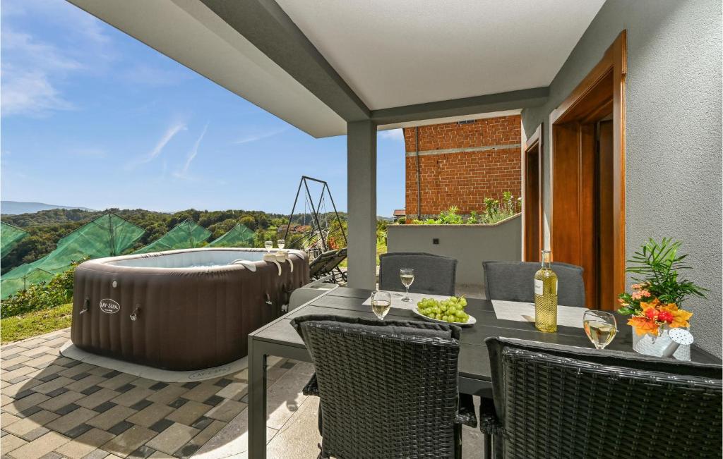 Awesome Home In Veliko Trgovisce With Jacuzzi, Wifi And 1 Bedrooms