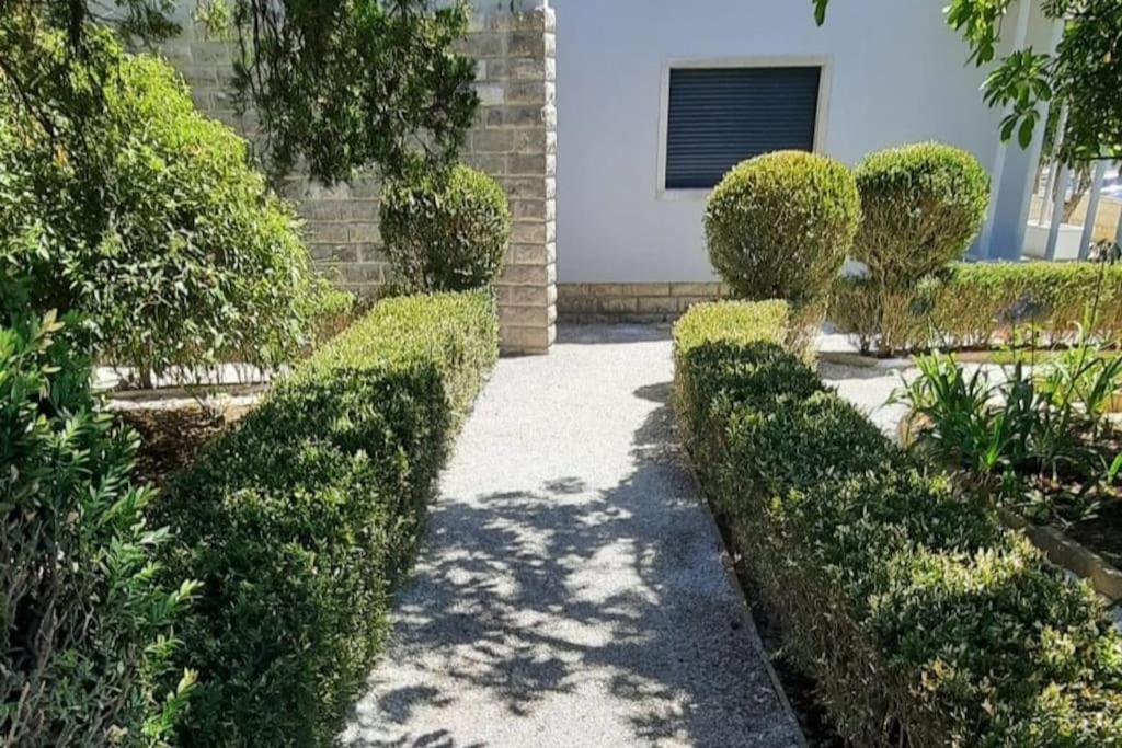 Casa com jardim perto da praia