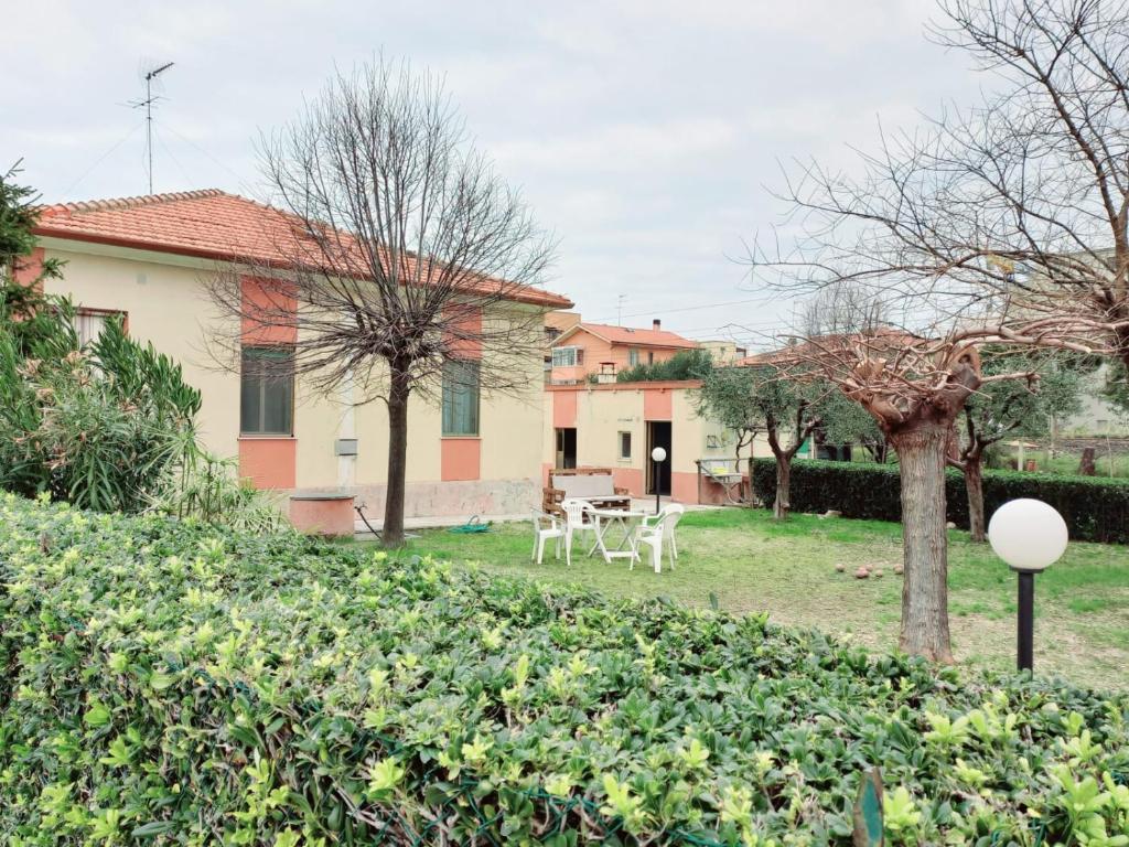 Casa di Adele con giardino privato a 250 mt dal mare