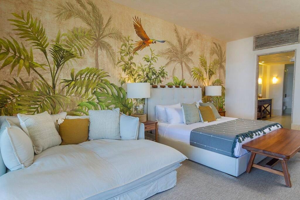 Magnificent Beachfront Villa in Puerto Aventuras