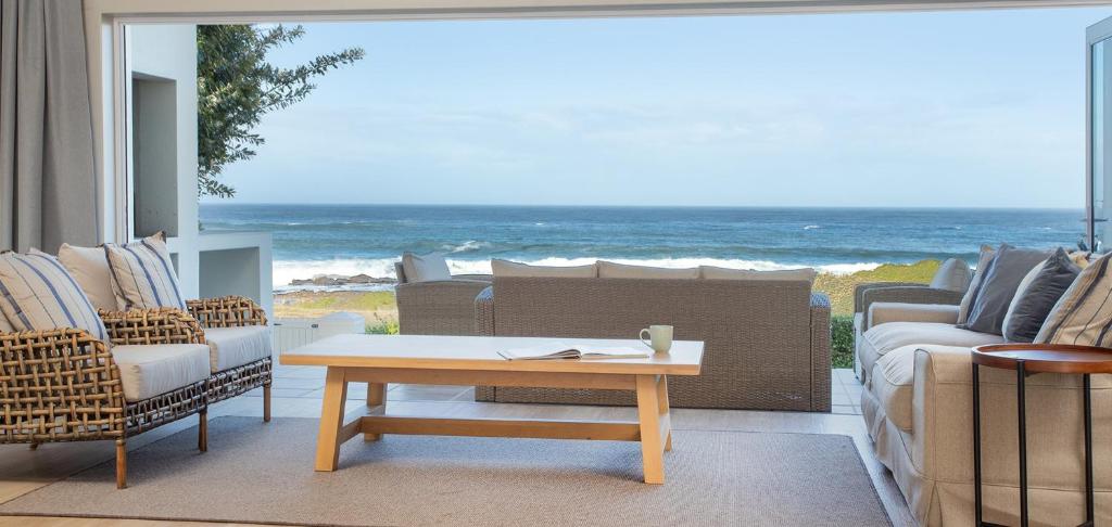 Seapearl Oceanfront Villa and Cottage
