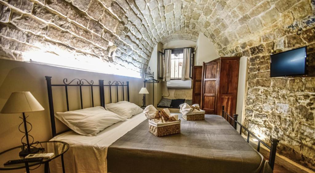 Domum in petra casa nella roccia