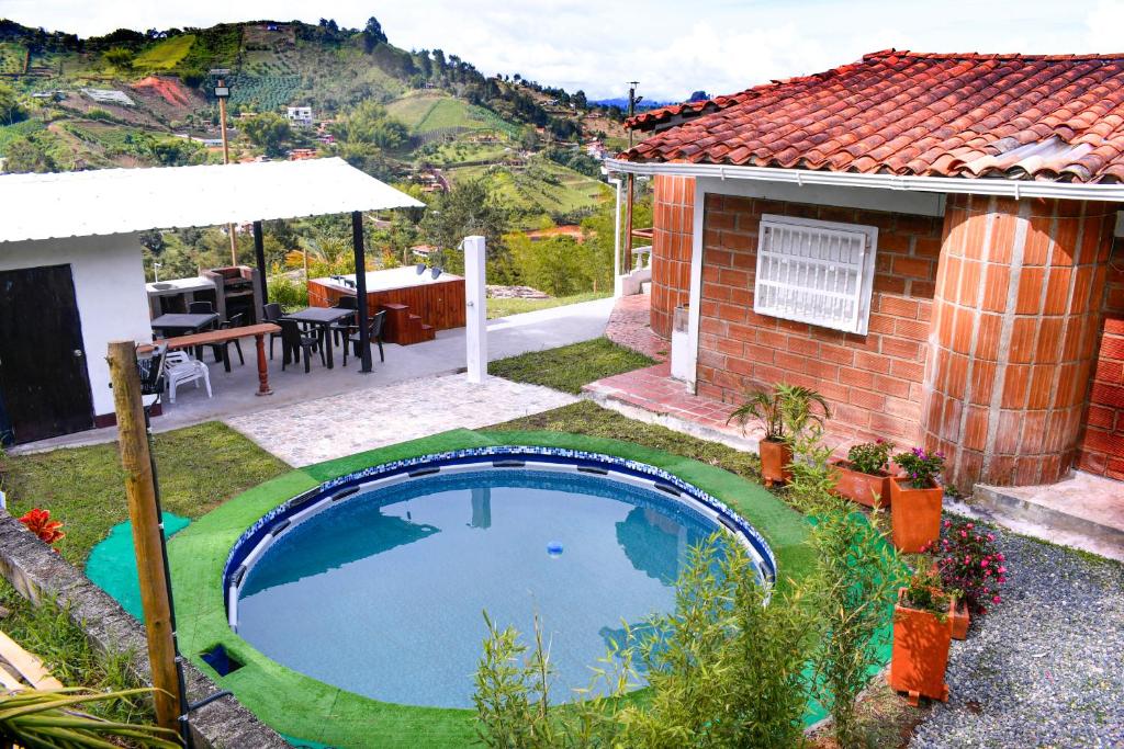 Preciosa finca en el peñol de Guatapé con piscina y jacuzzi