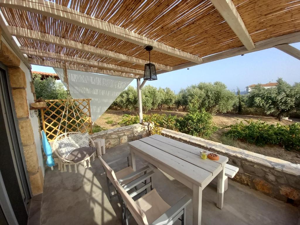 Koroni Stone House, newly built studios by the sea
