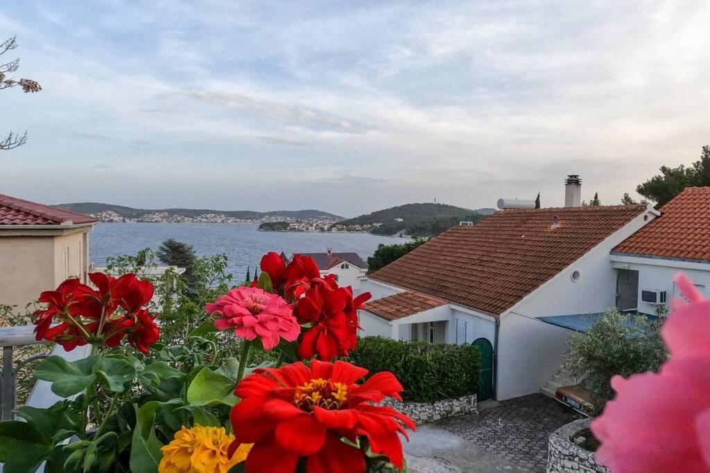 KN House with two apartments near sea