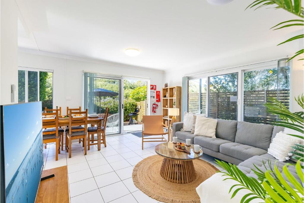 Fingal Bay Coastal Retreat 1 12 Marine Dr fantastic ground floor duplex