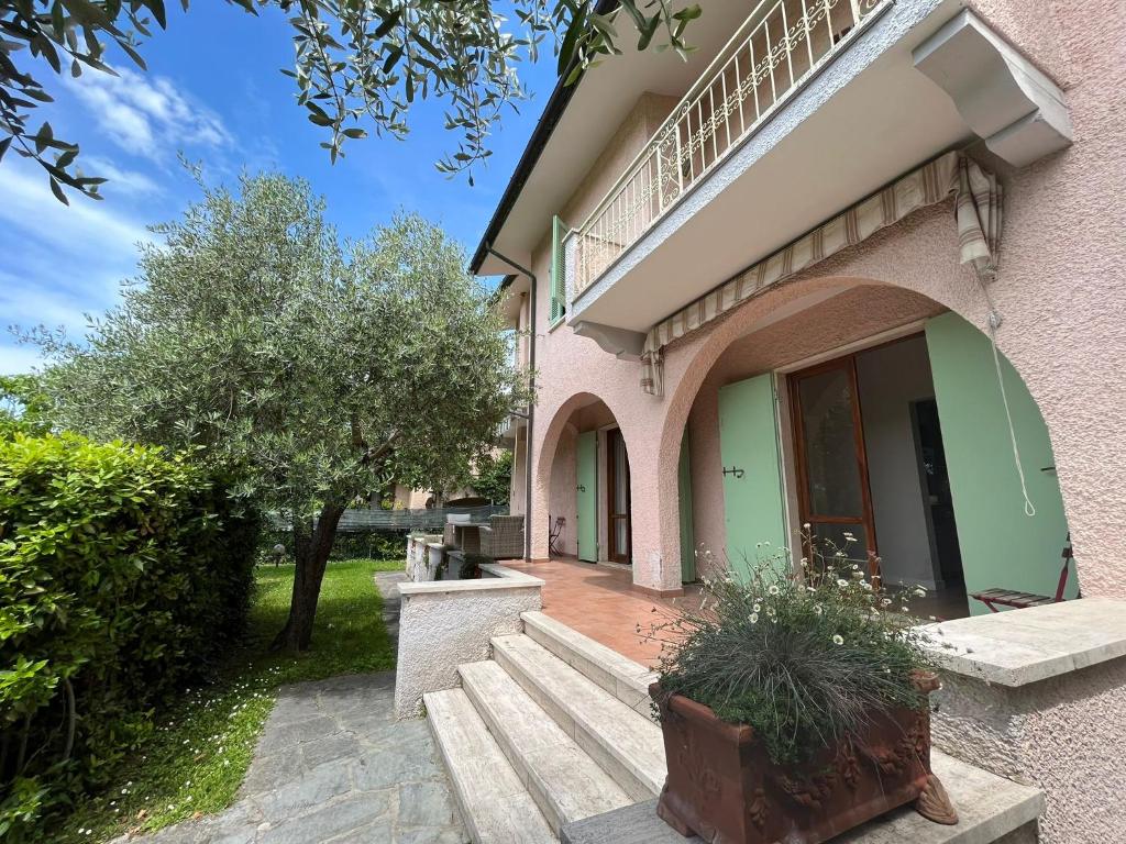 GREAT PRIVATE VILLA for family beach holidays and cultural outings near Forte dei Marmi RECOMMENDED