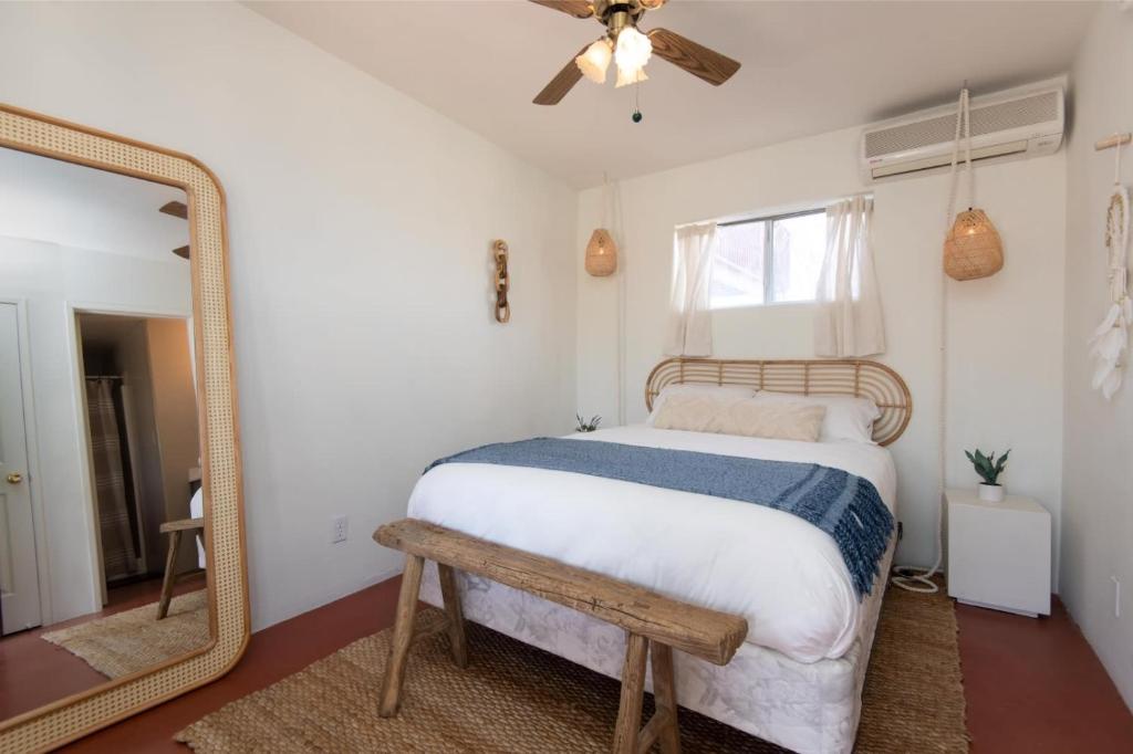 Renovated Lodge - Room 2 with pool access