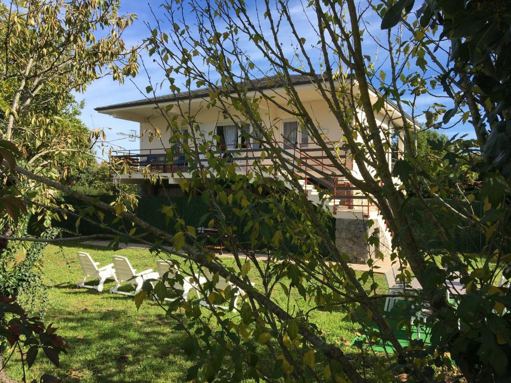 Casa con Jardín con 2 alojamientos, con jardines no compartidos y aparcamiento privado