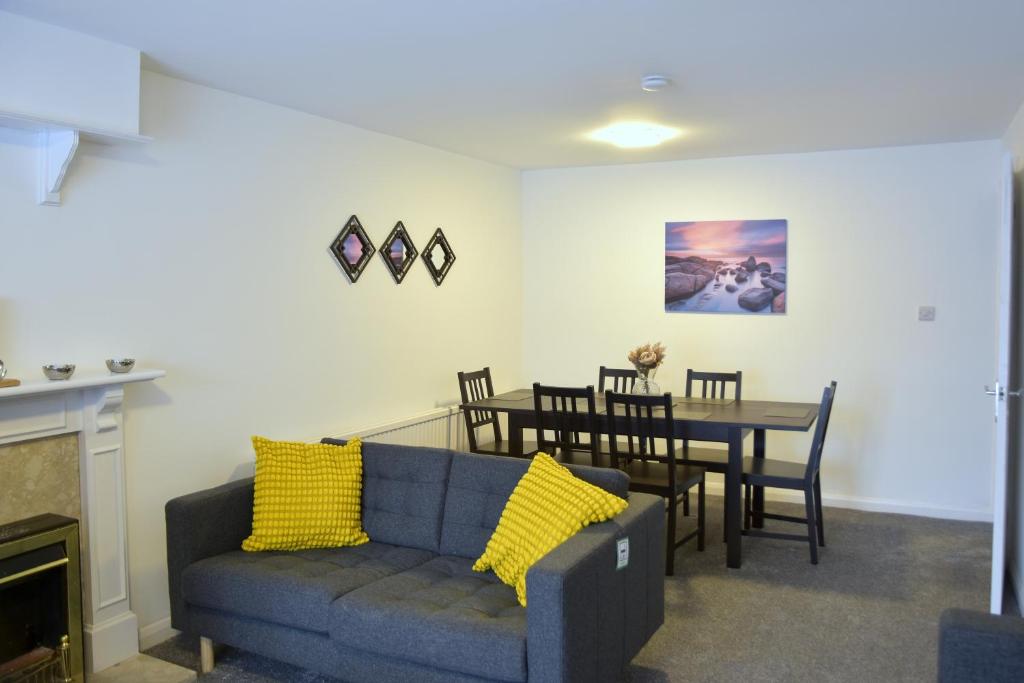 Lindrick Villa- 3BD Bunglow , Free parking