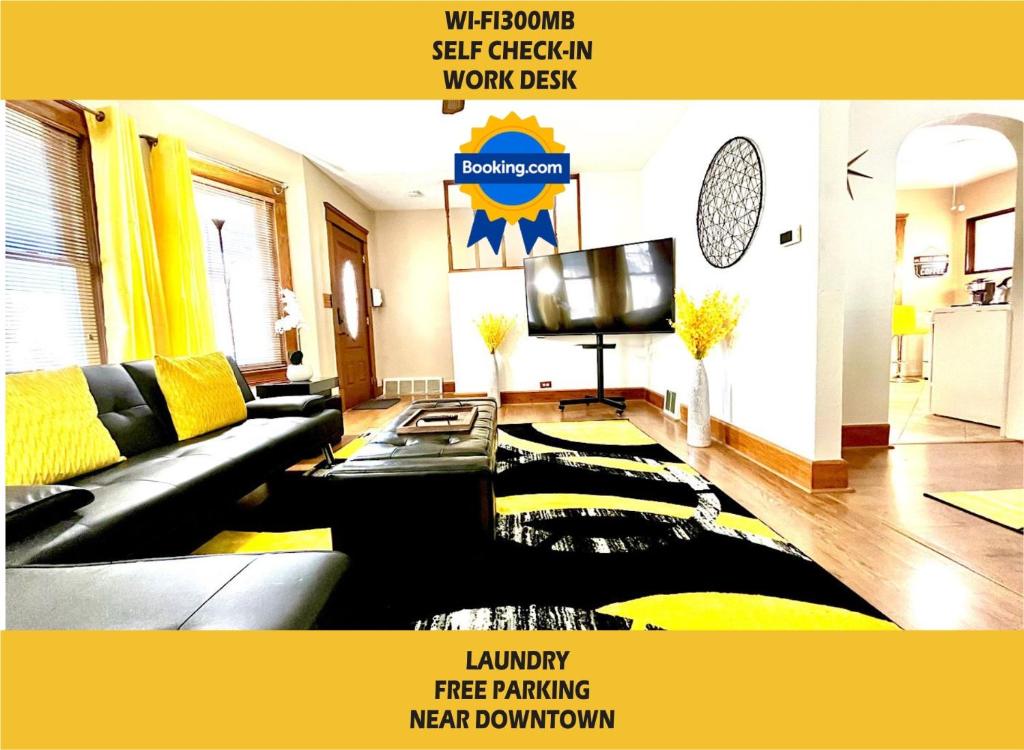 The BumbleBee Retreat - Stylish Cozy House or Basement Near Downtown - With 300MB Wifi, Parking & Self Check-In