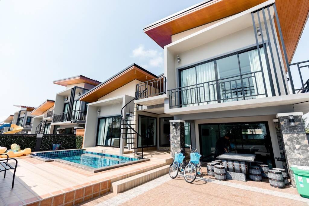 Turquoise Sichon Pool Villa