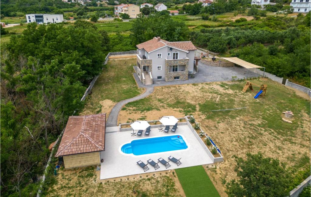Awesome Home In Lopar With Wifi, Private Swimming Pool And 4 Bedrooms
