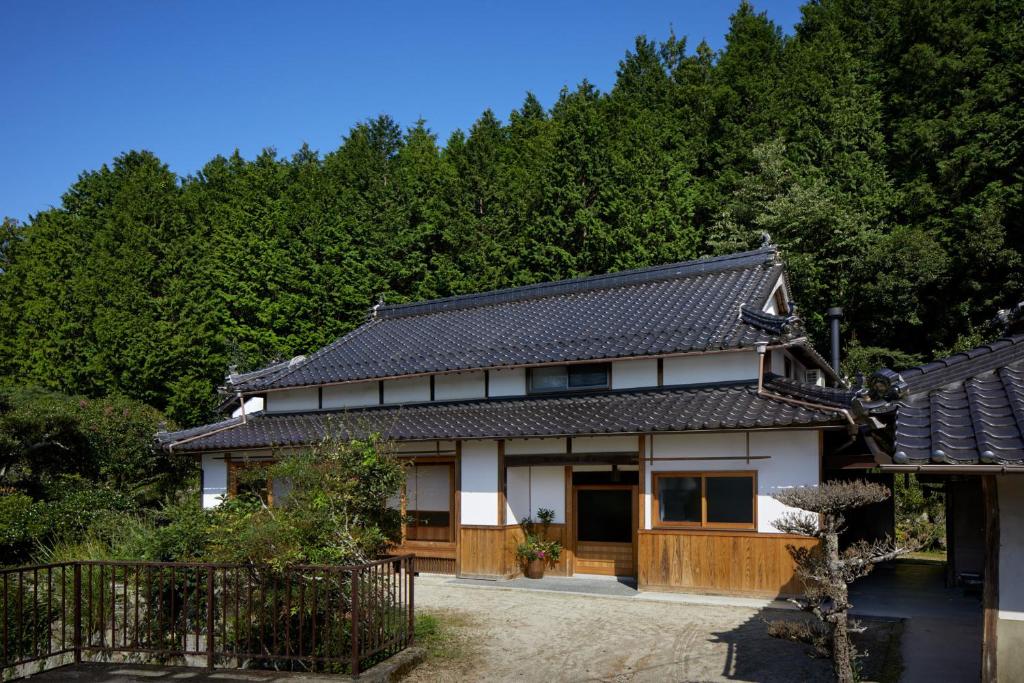 Casa KitsuneAna The Satoyama experience in a Japanese-style modernized 100-year-old farmhouse