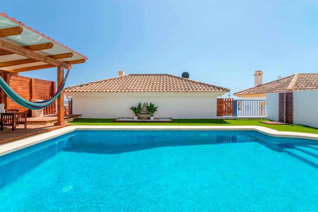 Luxury villa with sea views near El Campello