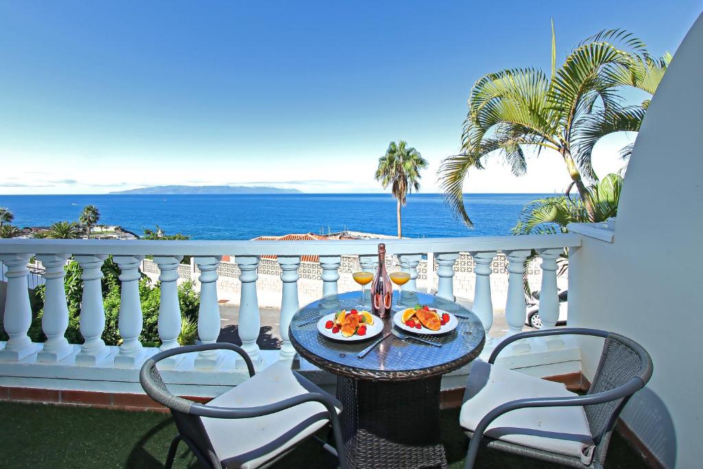 Fantastic Ocean view apartment Buena Vista with amazing Pools