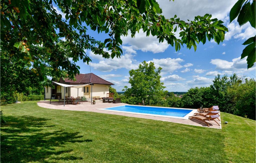 Nice Home In Ludbreg With 3 Bedrooms, Wifi And Outdoor Swimming Pool