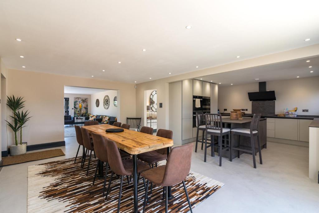 Scenic, Getaway Lux House in Countryside Village