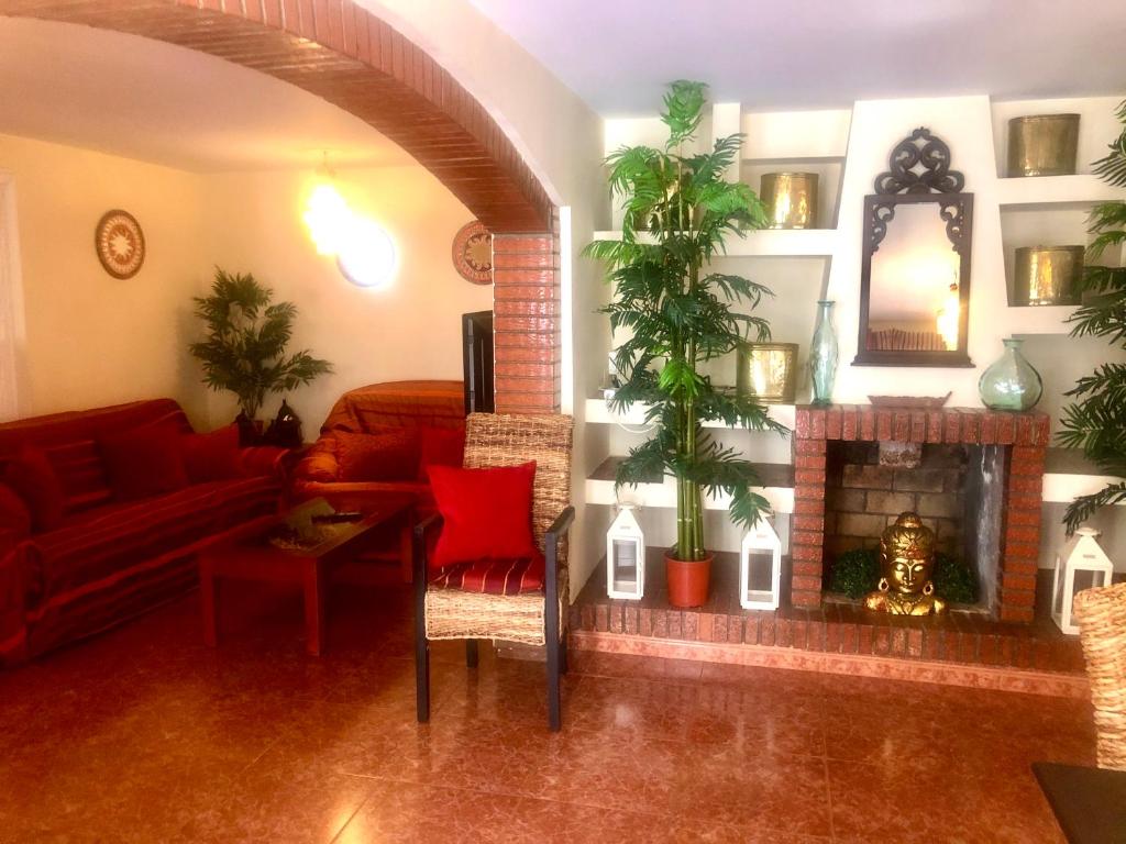 GRAN CASA con TERRAZA a 3 min Playa con Wifi - rodeada de servicios