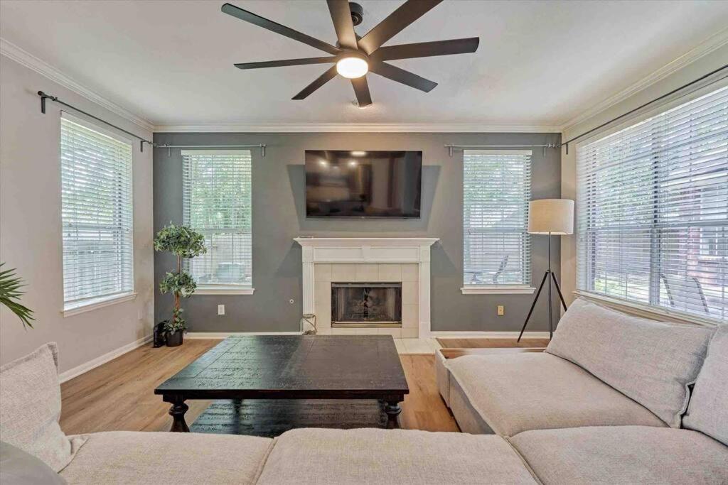 Woodlands Grand 3BR Cozy House