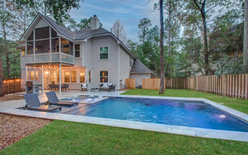 Luxury Mansion Dream Home - 6 Bed Pool Grill
