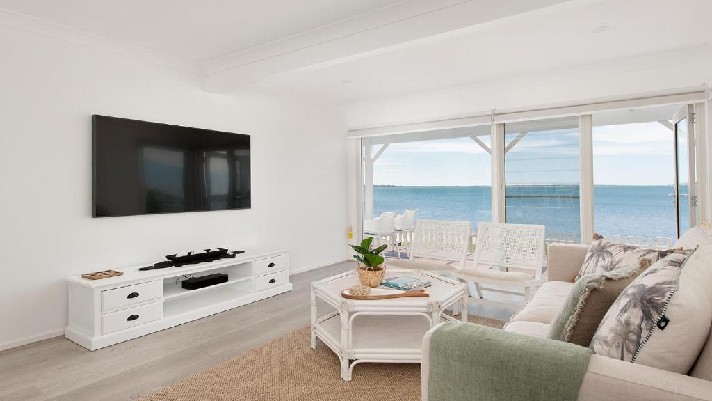 The Beach Shack on Wanda - Brand New Beachfront Luxury