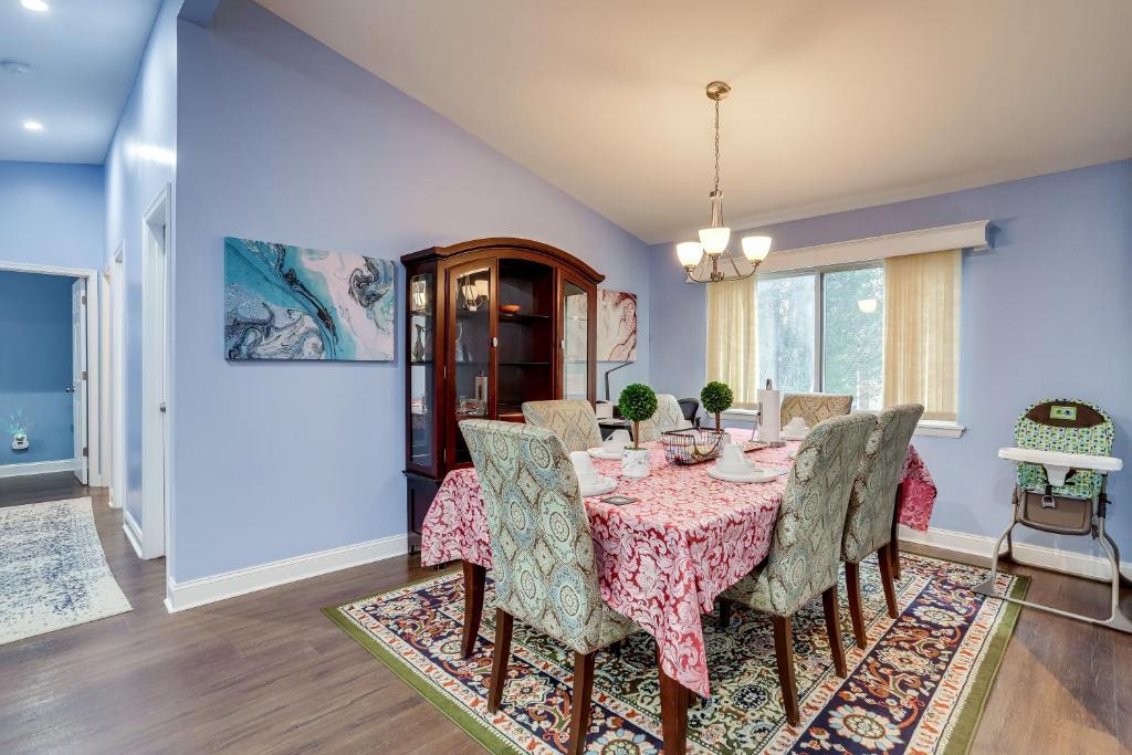 Escape to our cozy 3 Bed Rm 2 Bath Unit in Alexandria VA
