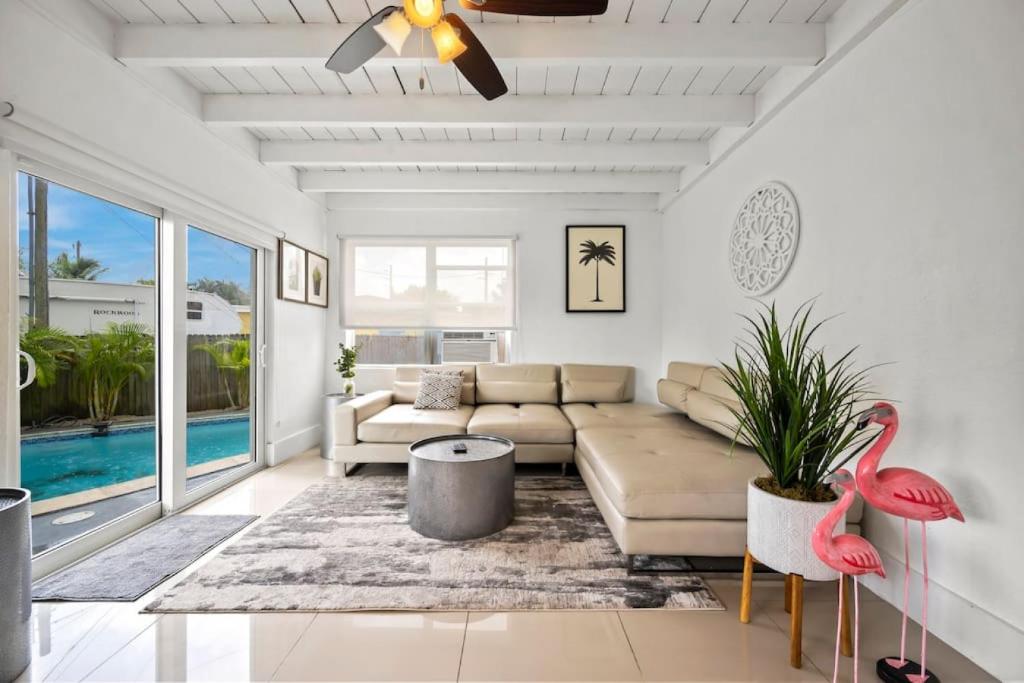 Amazing 3 Bed House with Gameroom and Fun Backyard
