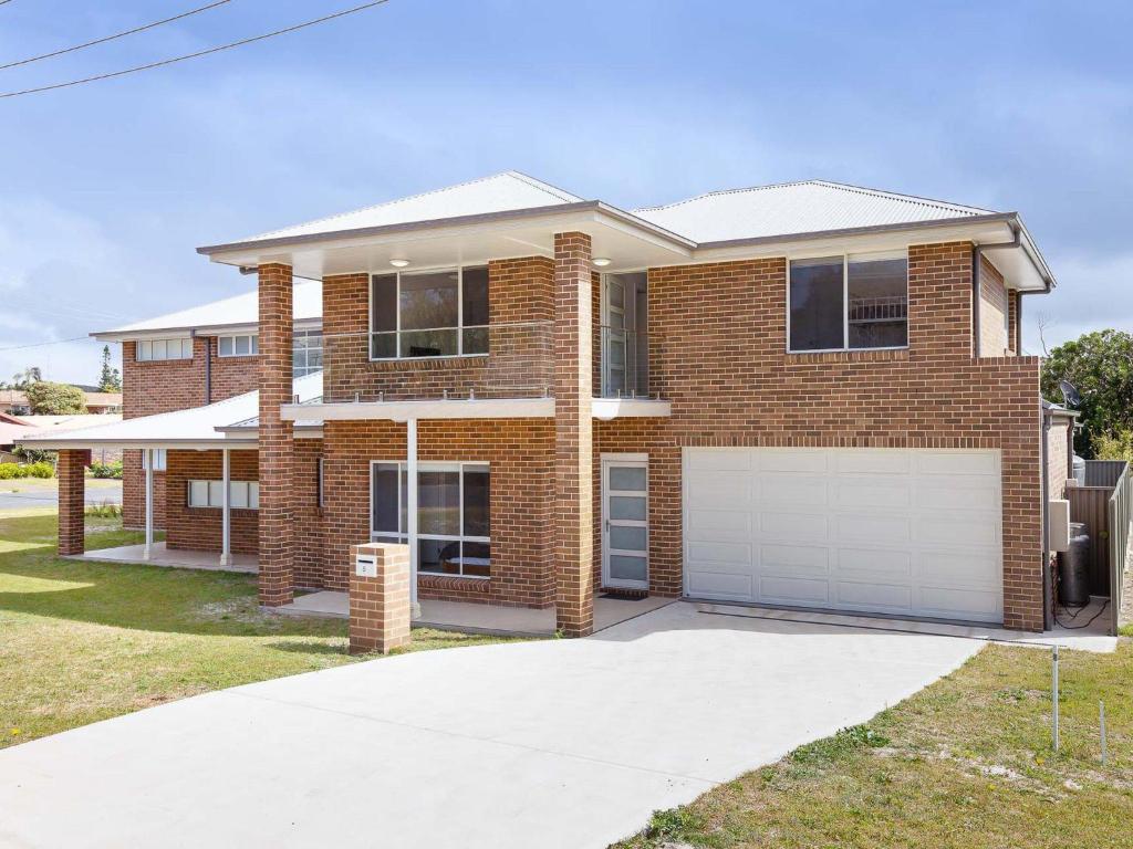 5b Bent Street large house with ducted air con foxtel and wifi