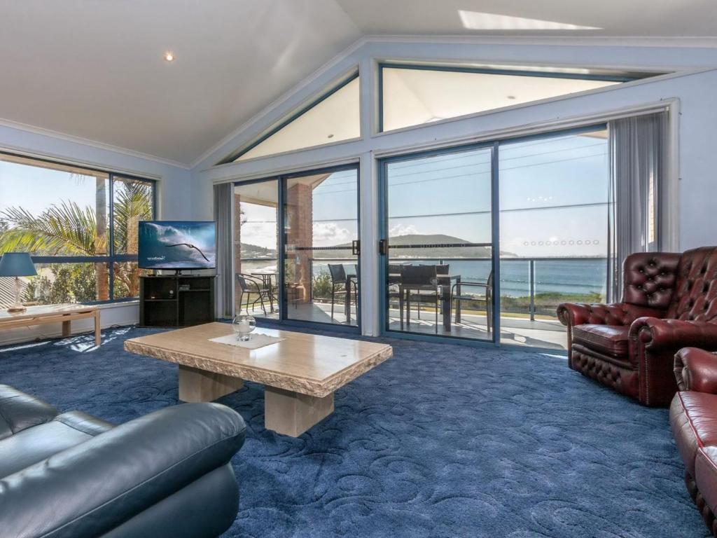 Tah Villa 1 68 Marine Drive