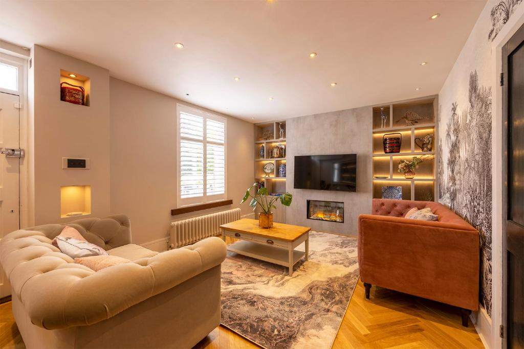 Luxury Central Home - Parking & EV point