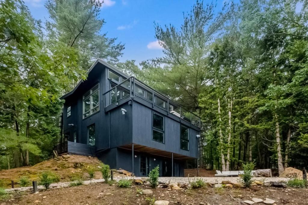 Mid-Century Up In The High