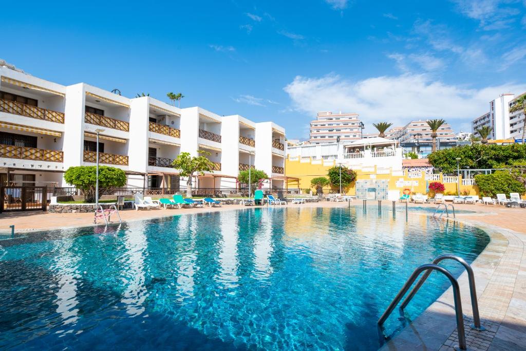 Neptuno Pool and beach private access