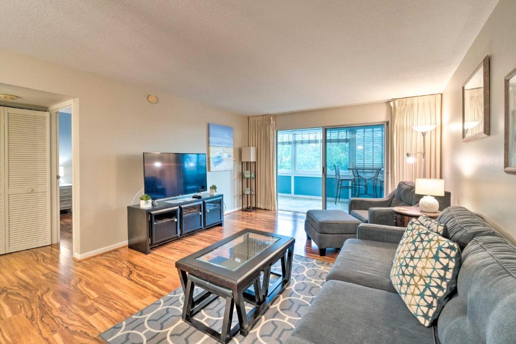 Resort-Style Siesta Key Condo Walk to Beach!