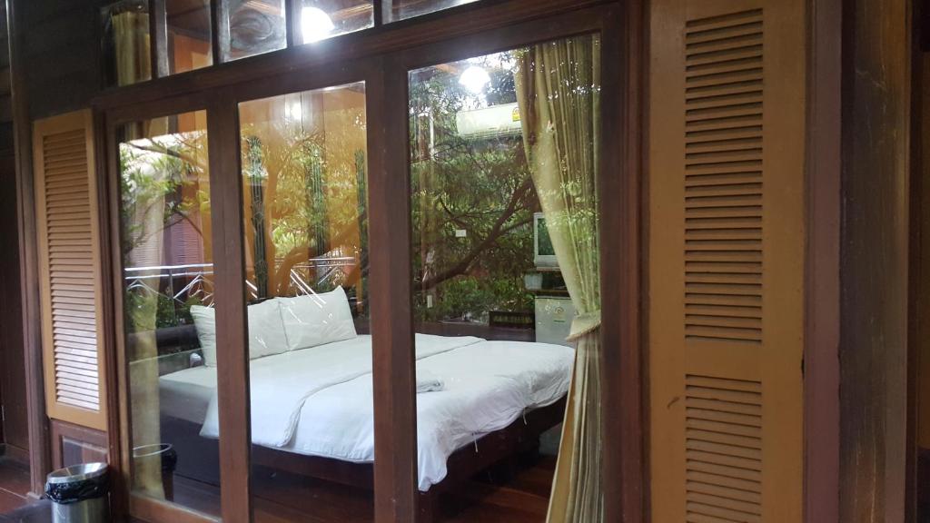 Ruean Mai Chai Khlong
