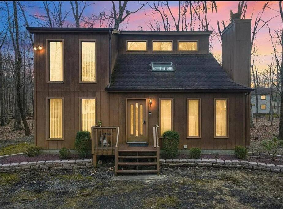 Chill @ Cozy Cabin at The Poconos!