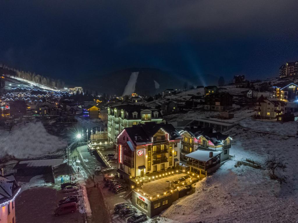 Amarena SPA Hotel - Breakfast included in the price Spa Swimming pool Sauna Hammam Jacuzzi Restaurant inexpensive and delicious food Parking area Barbecue 400 m to Bukovel Lift 1 room and cottages