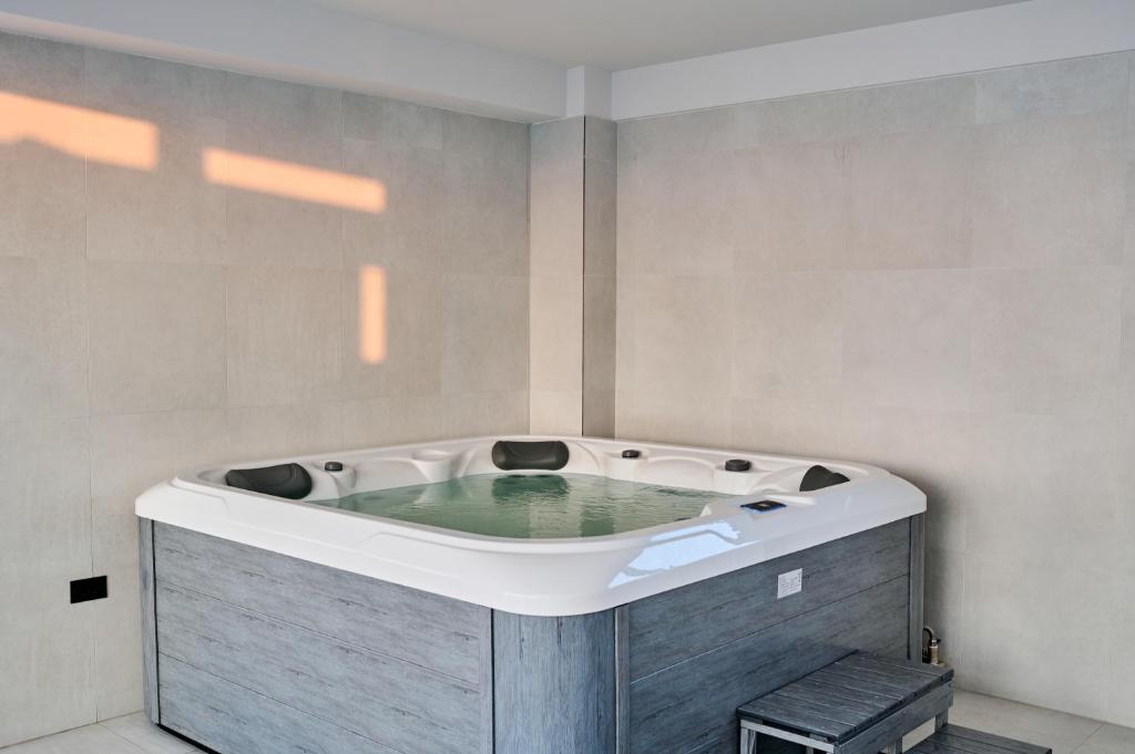 Topaz - Jacuzzi & Sauna Infinity Resort