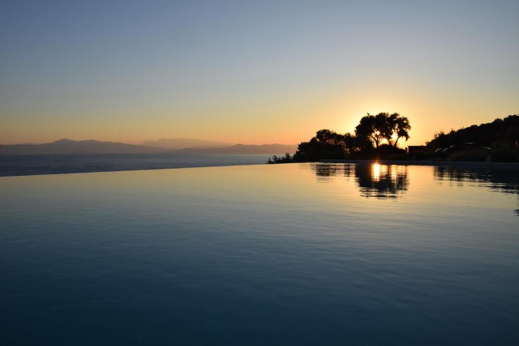 Elimnion Resort