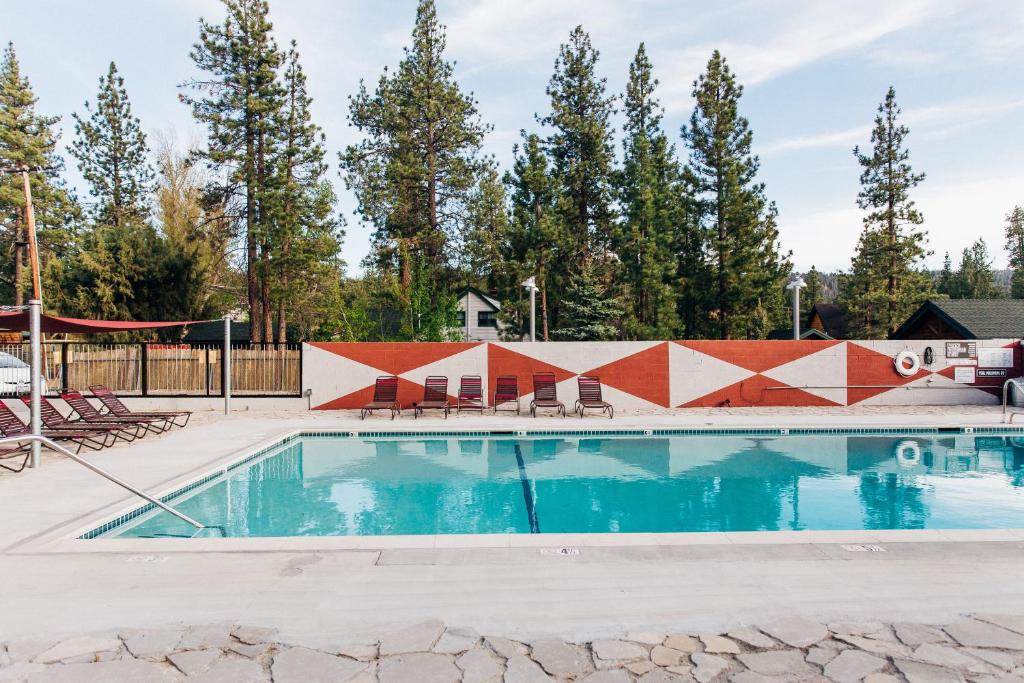 Noon Lodge