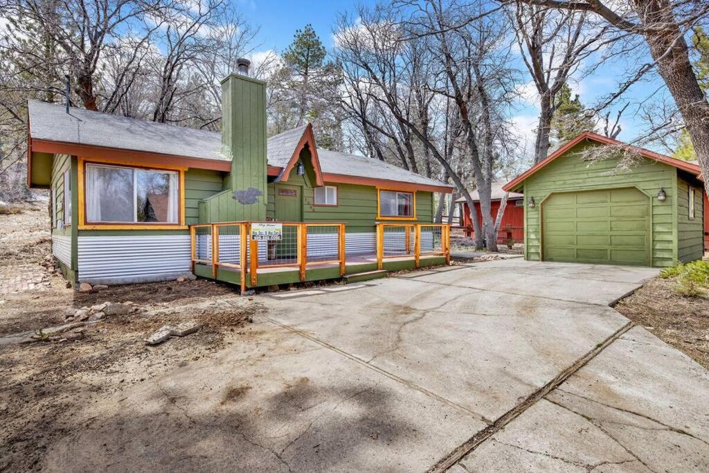 Nestled Oaks Cottage~ Bear Mountain Resort Chalet~
