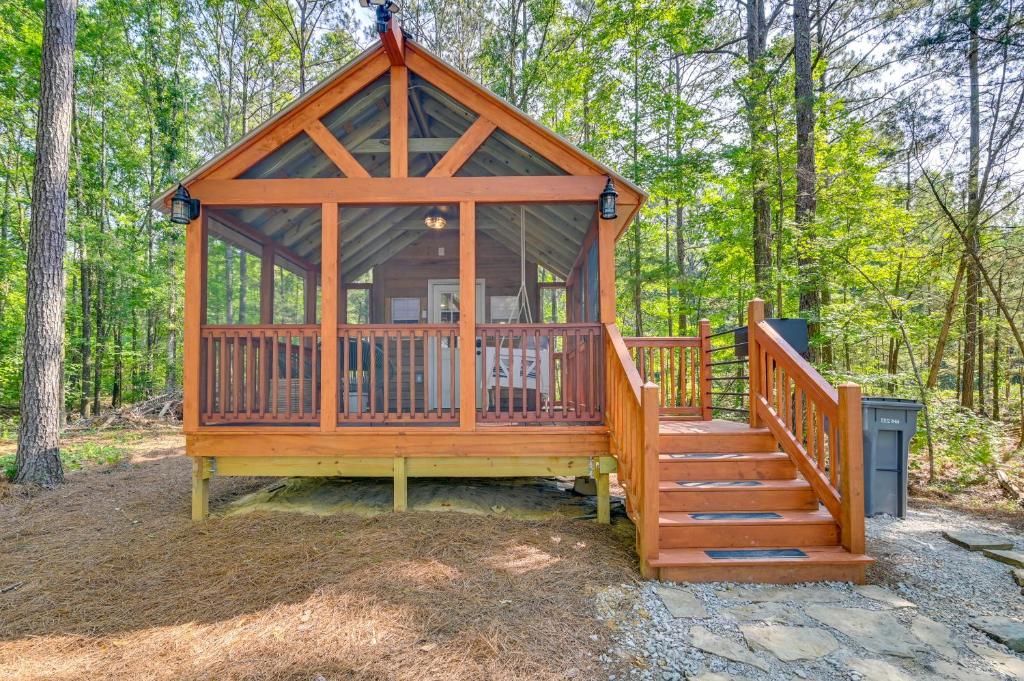 Contemporary Starkville Tiny Cabin 3 Mi to MSU!