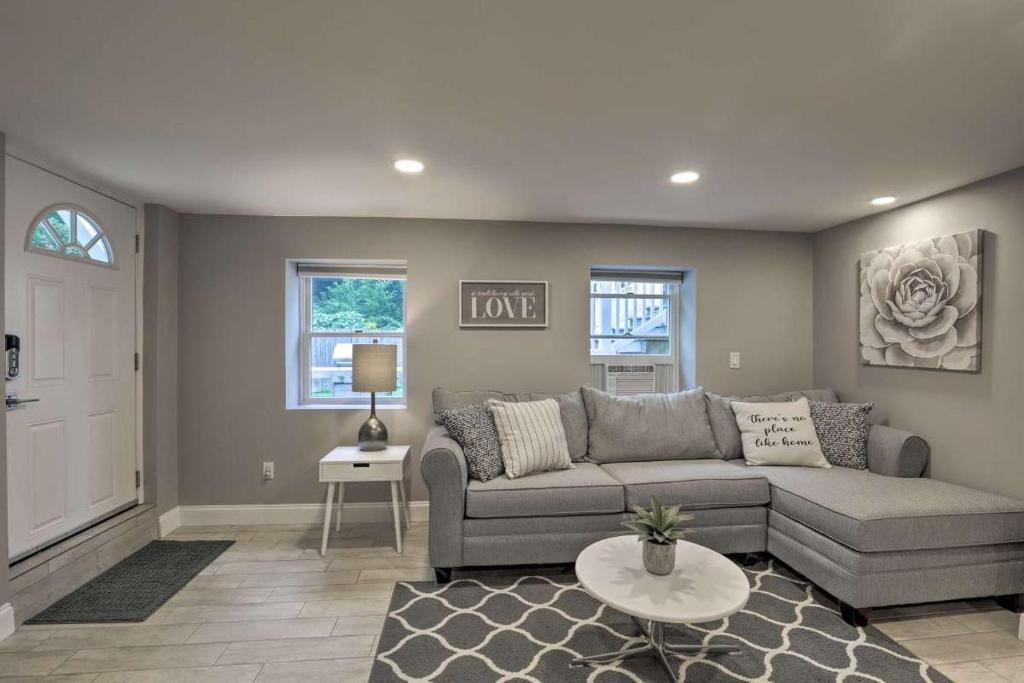 Cozy Quiet Getaway Surrounded by Nature - 19 Miles to Downtown Boston!