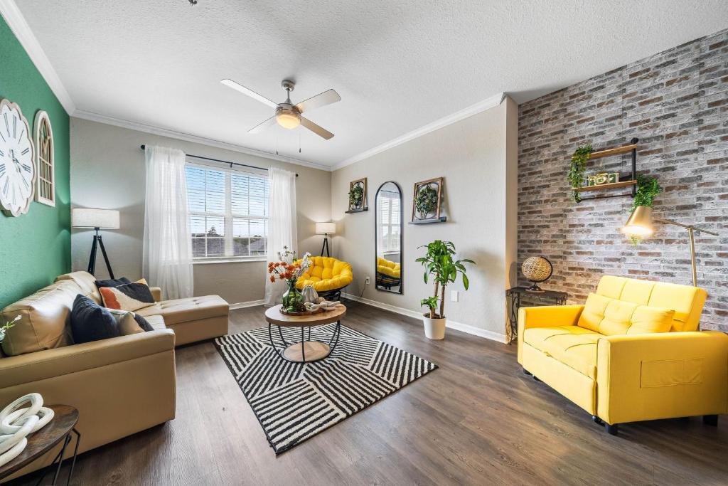 Chic 3br2ba- Minutes To Airport & Westchase #4