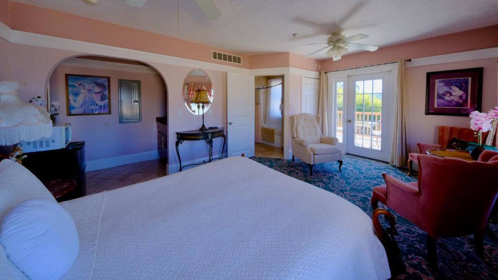 Shorelight Inn