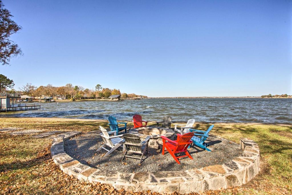 Lakefront Malakoff Home Private Dock and Decks!