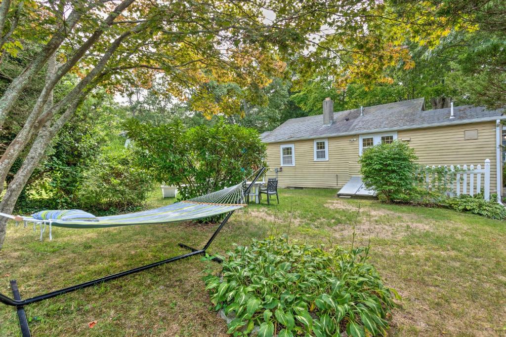 Cozy Cape Cod Cottage - Walk to Monument Beach!